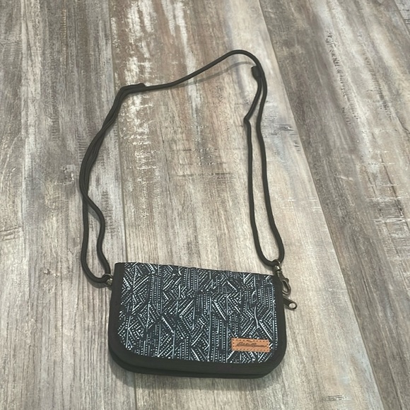 Eddie Bauer Connect Crossbody Travel Wallet - Picture 1 of 6